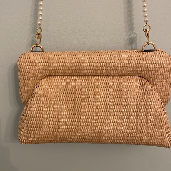 A new day straw crossbody bag. Never used. - Picture 2 of 3